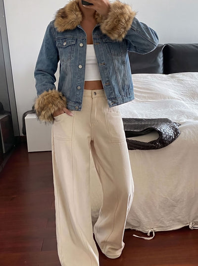 Veste courte en jean bordée de fausse fourrure