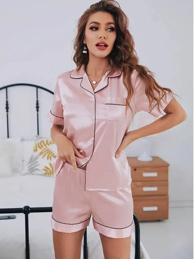 Conjunto de pijama em cetim, camisa de botões e calções