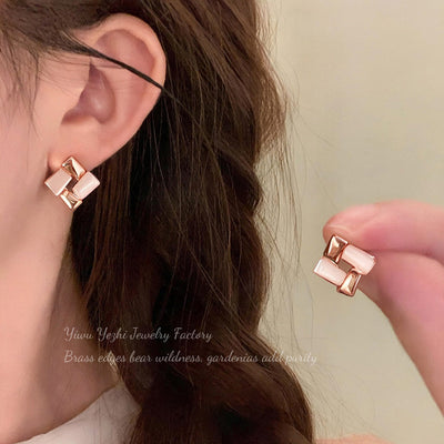 Rose Gold Geometric Patchwork Pink Mother-of-pearl Earrings, Simple And Elegant, Suitable For Everyday Wear And Commuting, A Stylish Accessory For Women